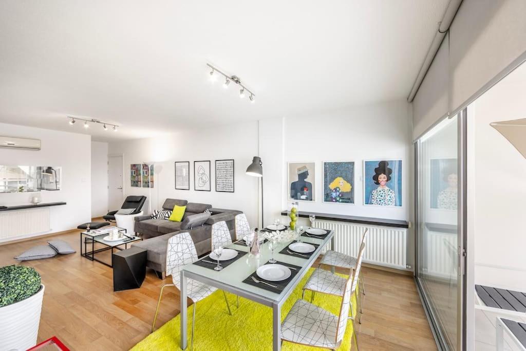 Ferienwohnung Luxurious Bright & Stylish 2Br With Office In Nikosia Exterior foto