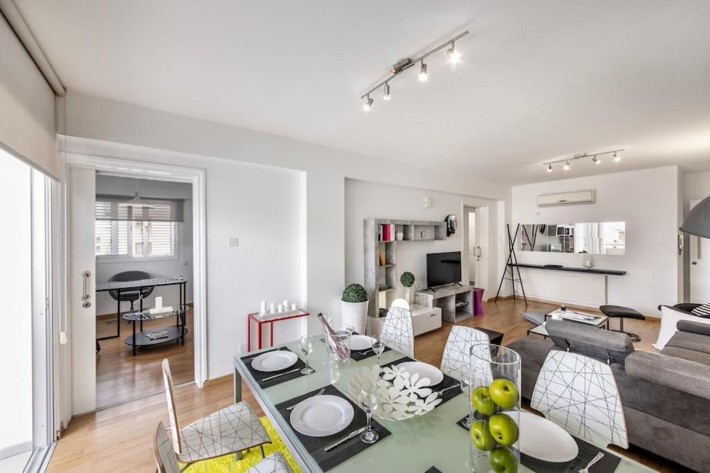 Ferienwohnung Luxurious Bright & Stylish 2Br With Office In Nikosia Exterior foto