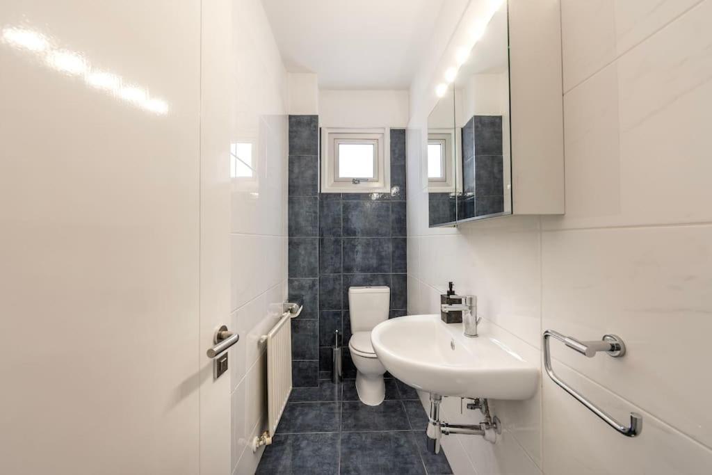 Ferienwohnung Luxurious Bright & Stylish 2Br With Office In Nikosia Exterior foto